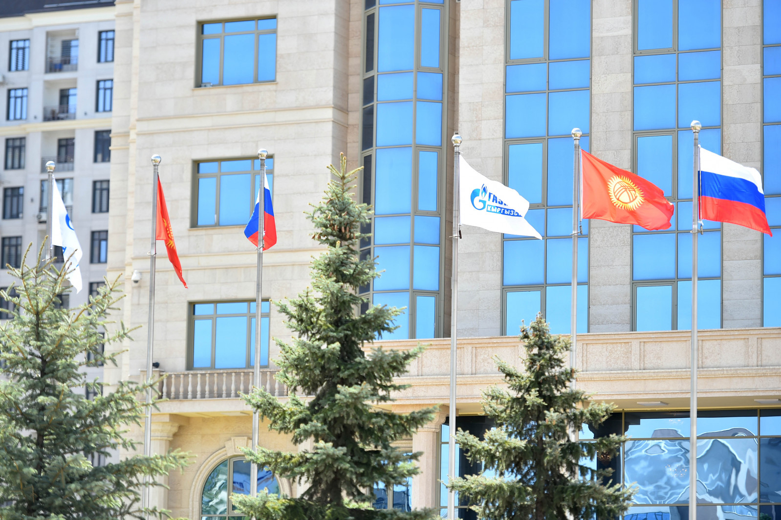 МинКаб Башчысы Акылбек Жапаров “Газпром” КАК Башкармалыгынын Төрагасынын орун басары Виталий Маркелов менен жолукту